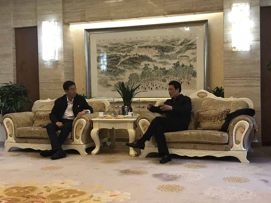 武憲功拜會(huì)陜西省人大常委會(huì)副主任、榆林市市委書記戴征社.jpg